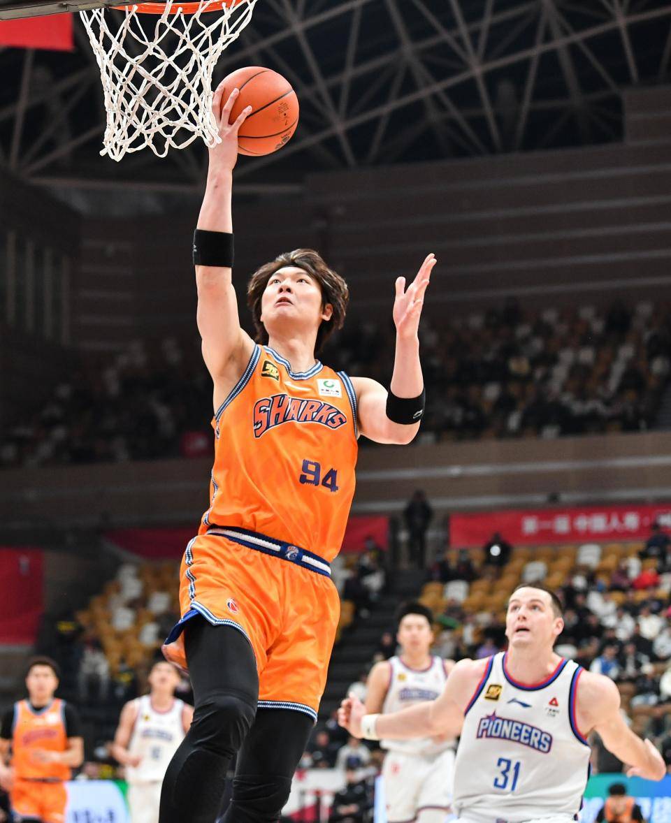 关于上海久事队亮相CBA常规赛，实力派球员展现冠军相貌的信息