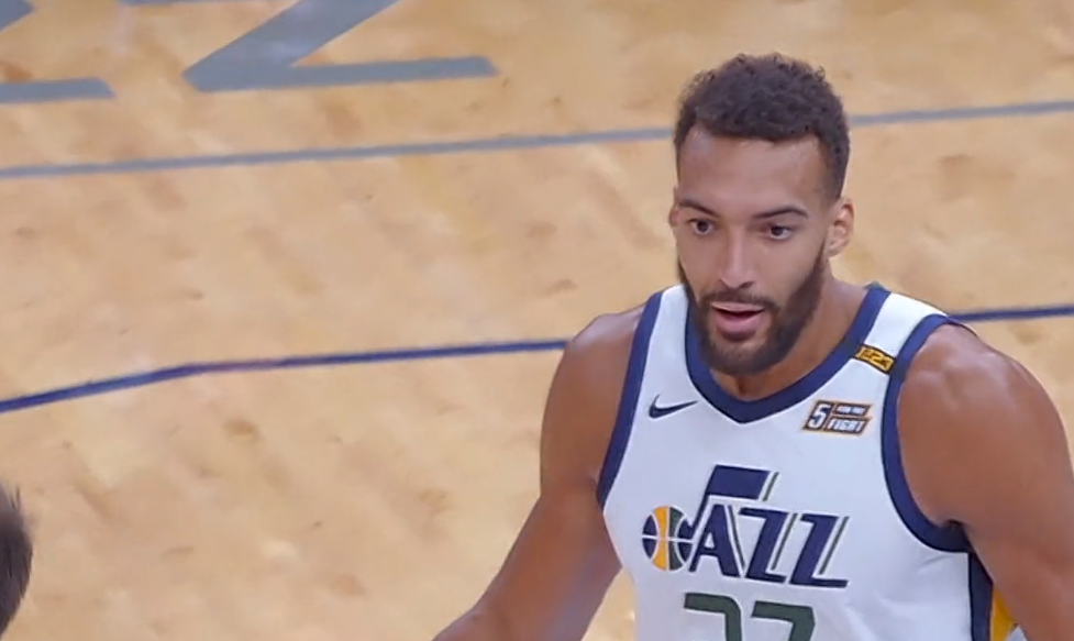 爵士翻盘灰熊，萨姆·米切尔送出助攻