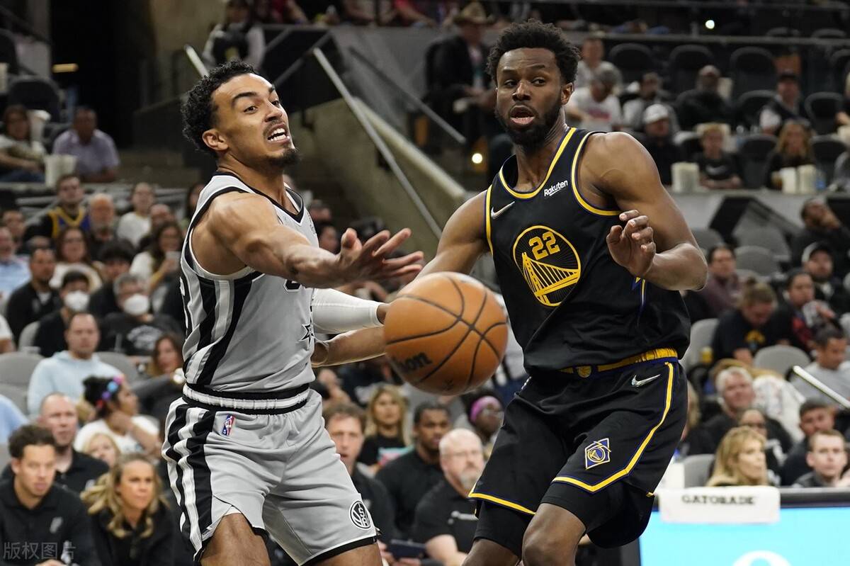 包含鹈鹕碾压公牛，恩比德完成帽子戏法的词条