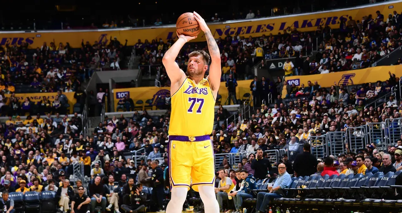 凯尔特人翻盘雄鹿B队，东契奇打破历史纪录