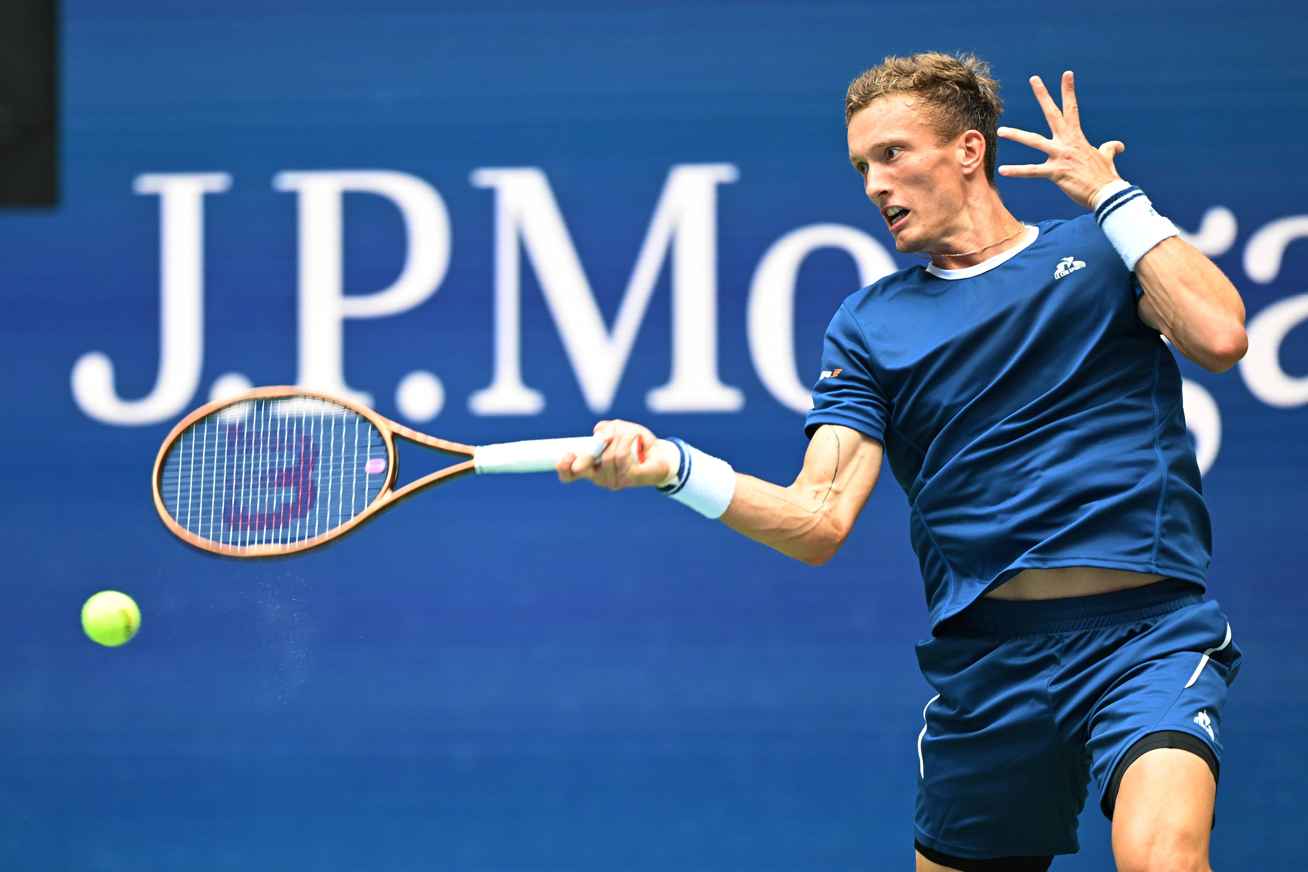 意大利网球队强势澳大利亚网球队，阿尔卡拉斯统治全场的简单介绍