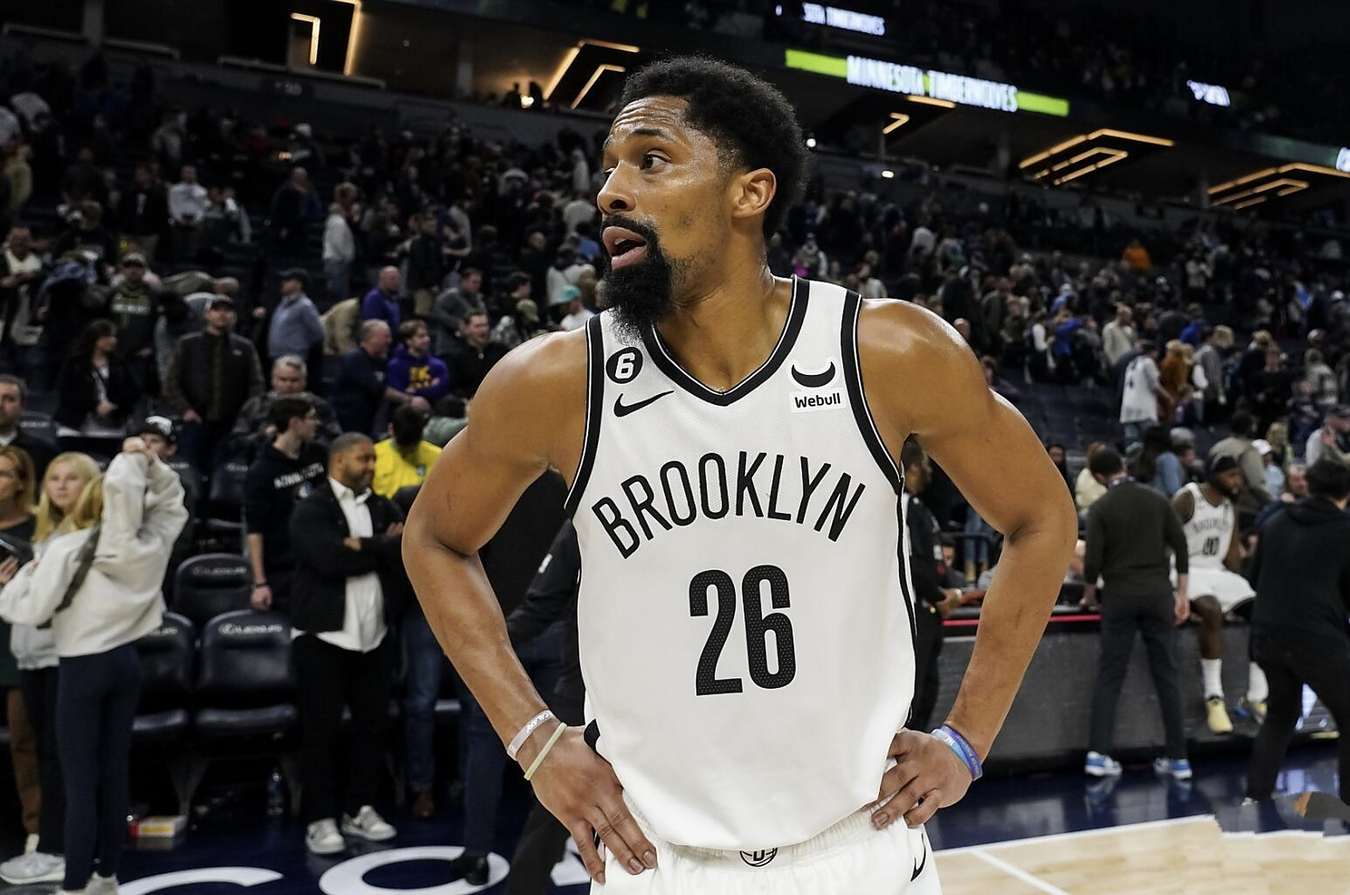 黄蜂险胜篮网，米切尔爆发神勇