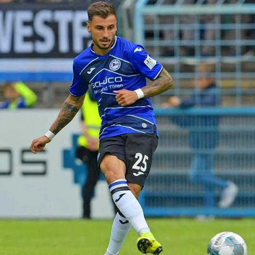 关于柏林队近况不佳，需调整战术以求好转的信息