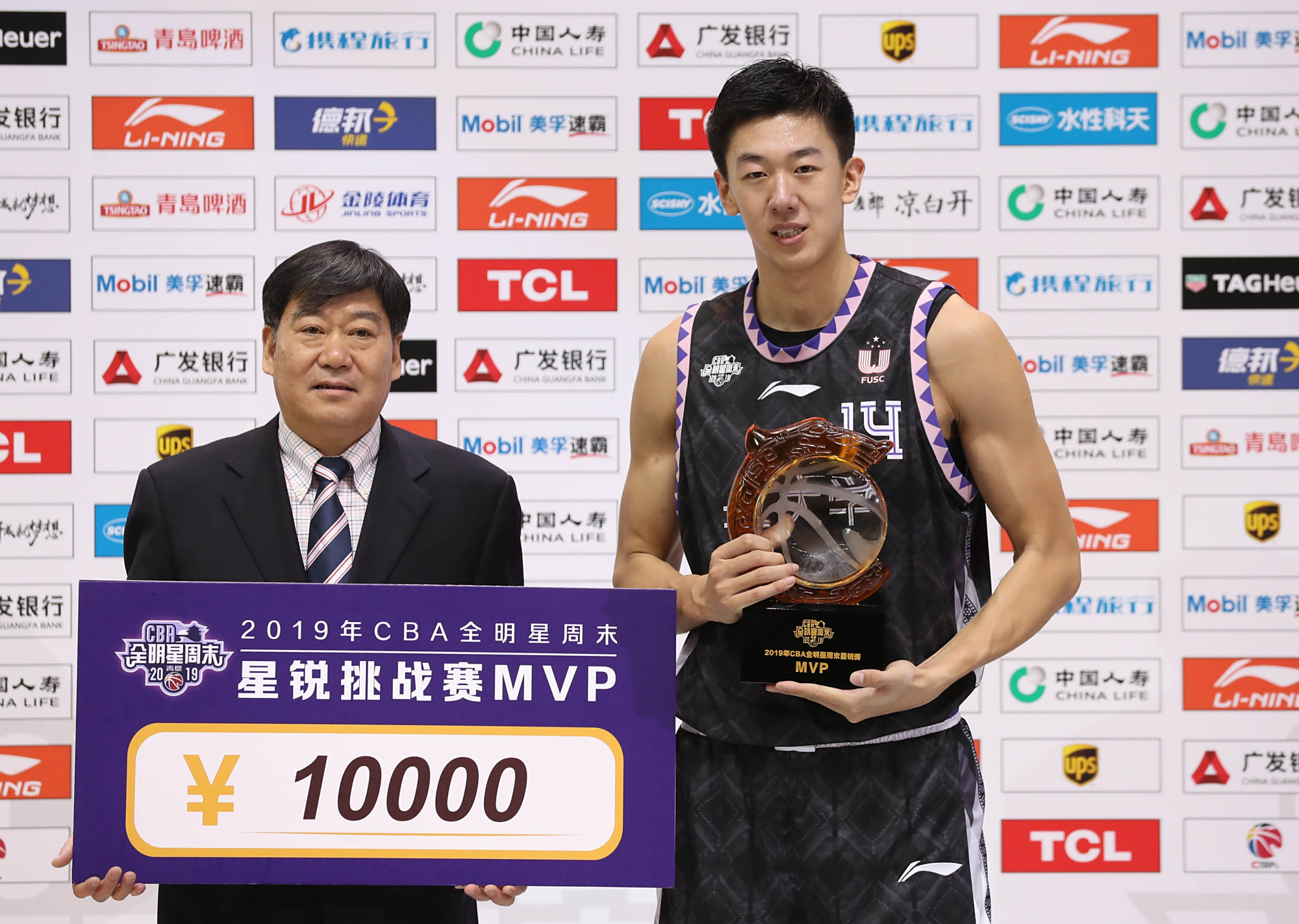 中国足球新秀涌现，中国队争取更大荣誉的简单介绍