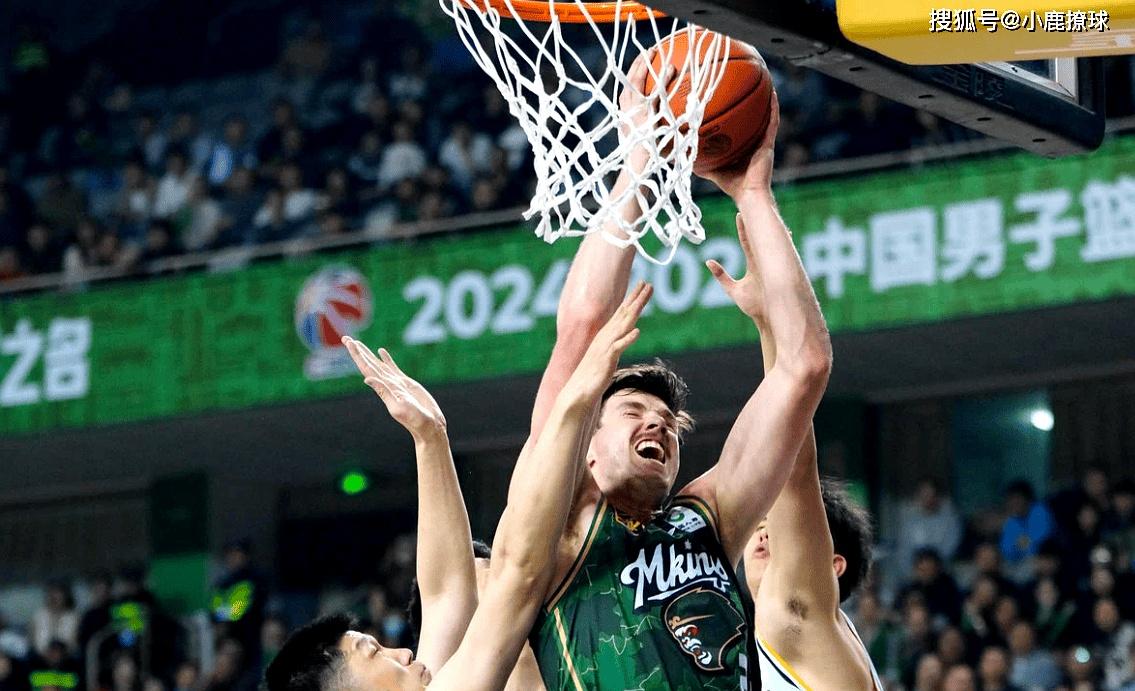 北京队主场击败广州队，止住连败势头