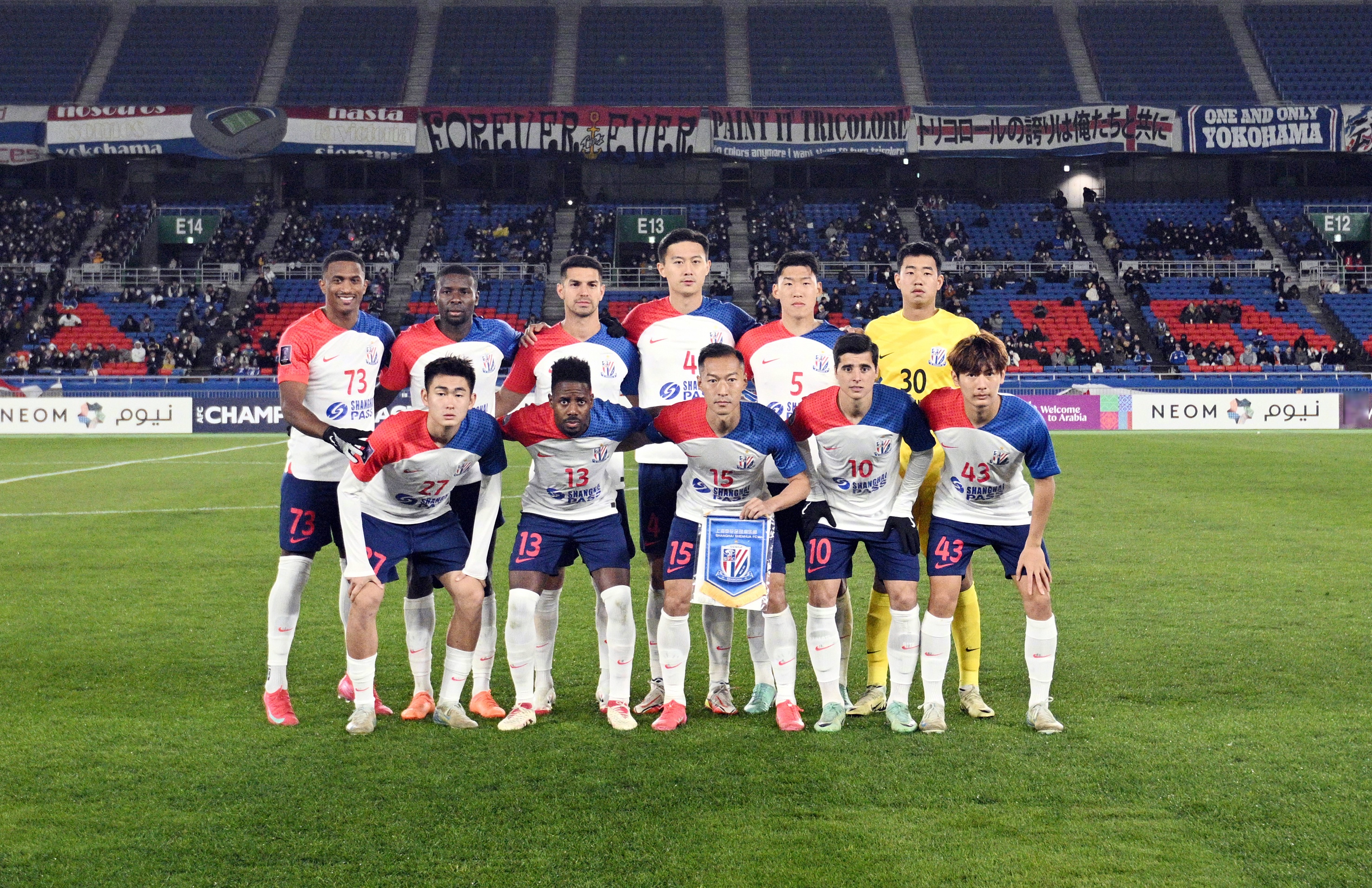 包含上海绿地申花全队备战，迎接重要挑战的词条