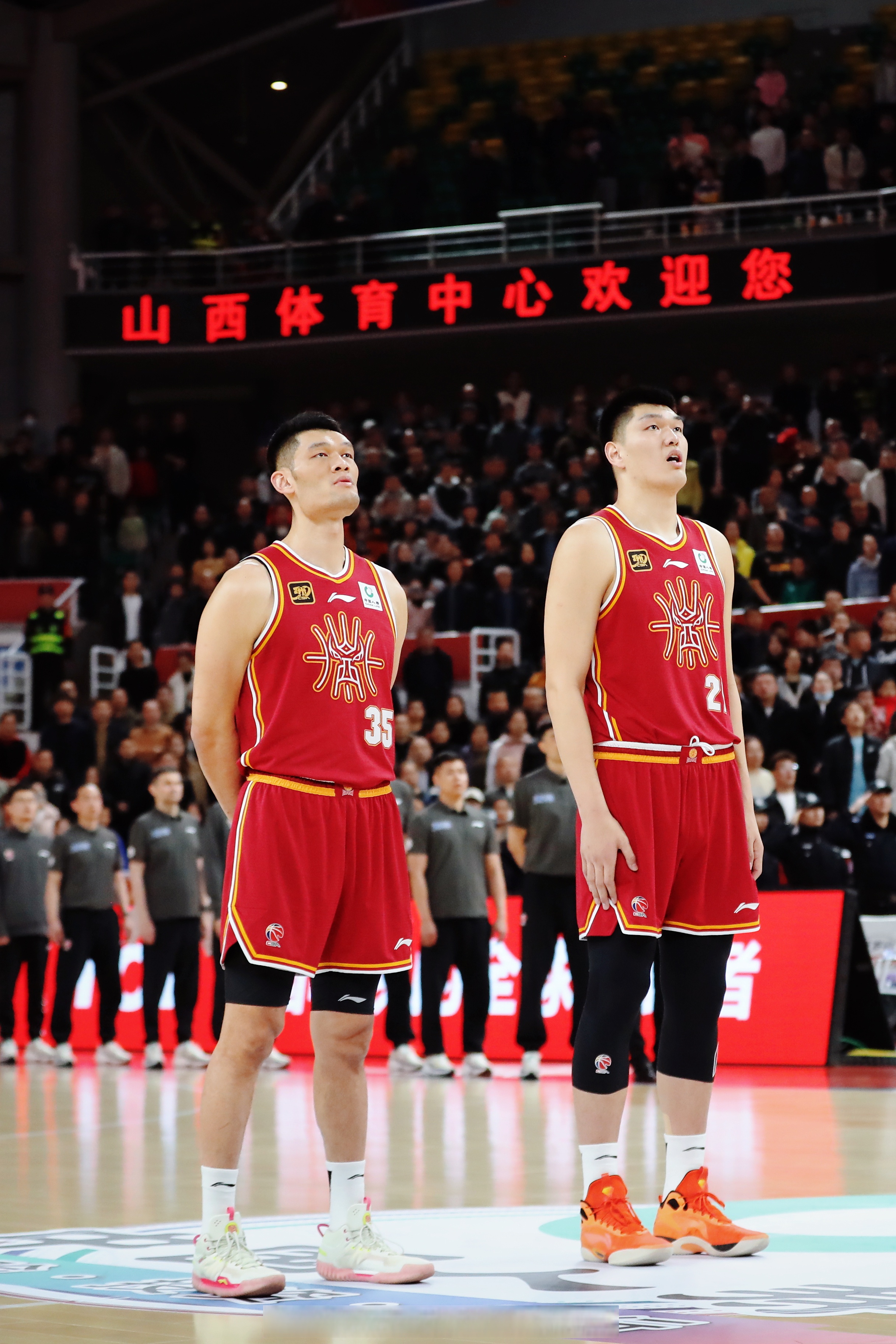 包含赛季揭幕,篮球盛宴即将打响,球迷聚精会神的词条 包含赛季揭幕,篮球盛宴即将打响,球迷聚精会神的词条