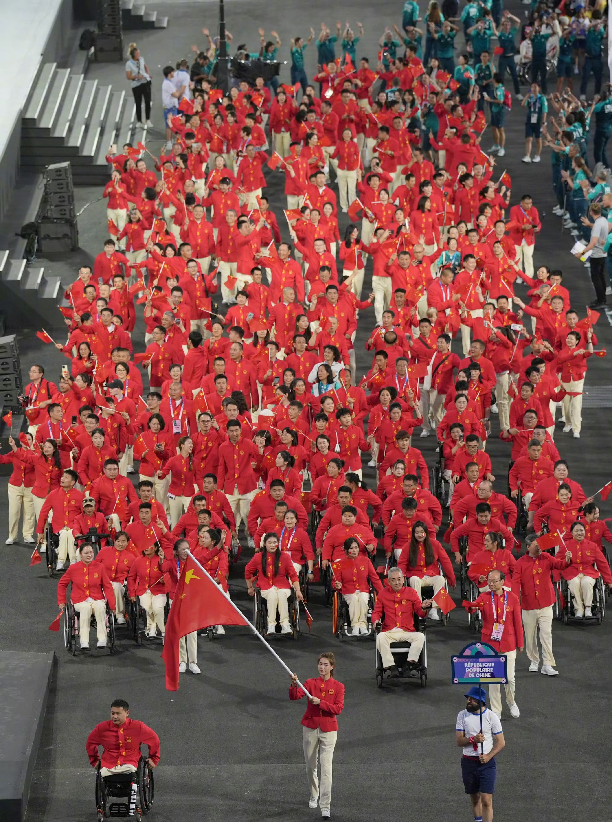 关于热血澎湃的比赛现场，冠军之路光辉灿烂的信息