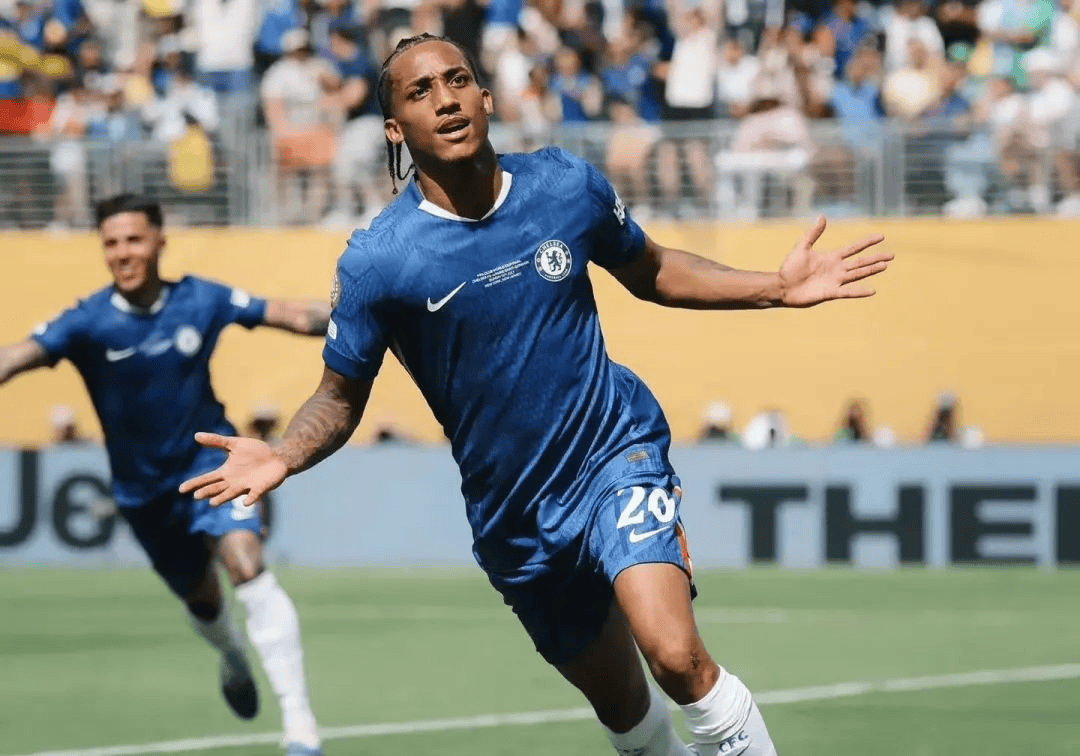 切尔西在主场战胜了西汉姆联,领先积分榜 切尔西在主场战胜了西汉姆联,领先积分榜