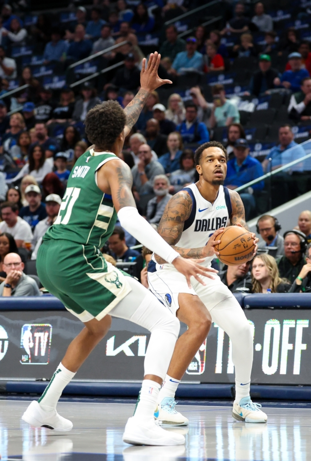 雄鹿队四连胜,携手晋级半决赛球队拼尽全力 雄鹿队四连胜,携手晋级半决赛球队拼尽全力