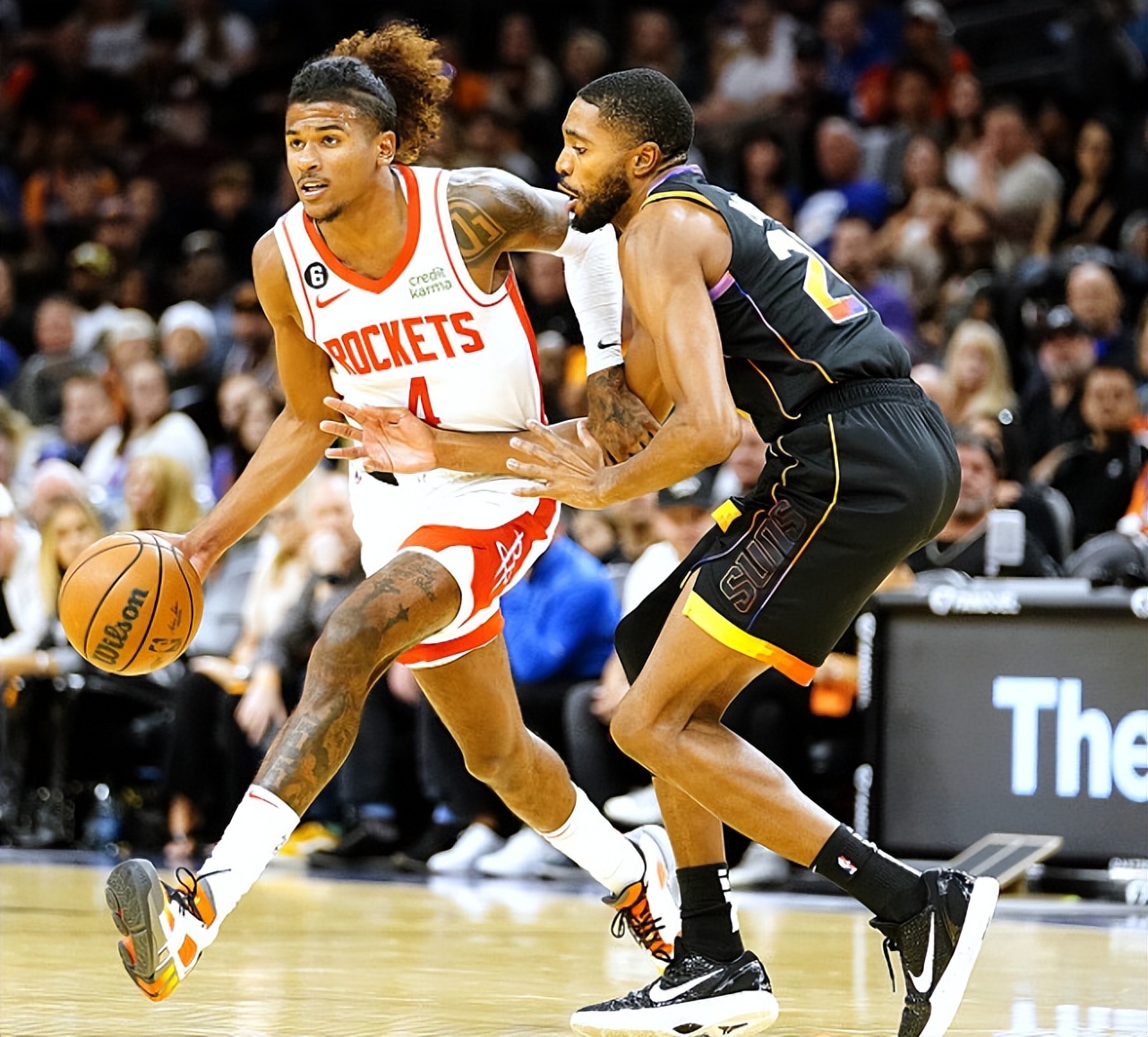 上海队鏖战火箭，布克状态火热