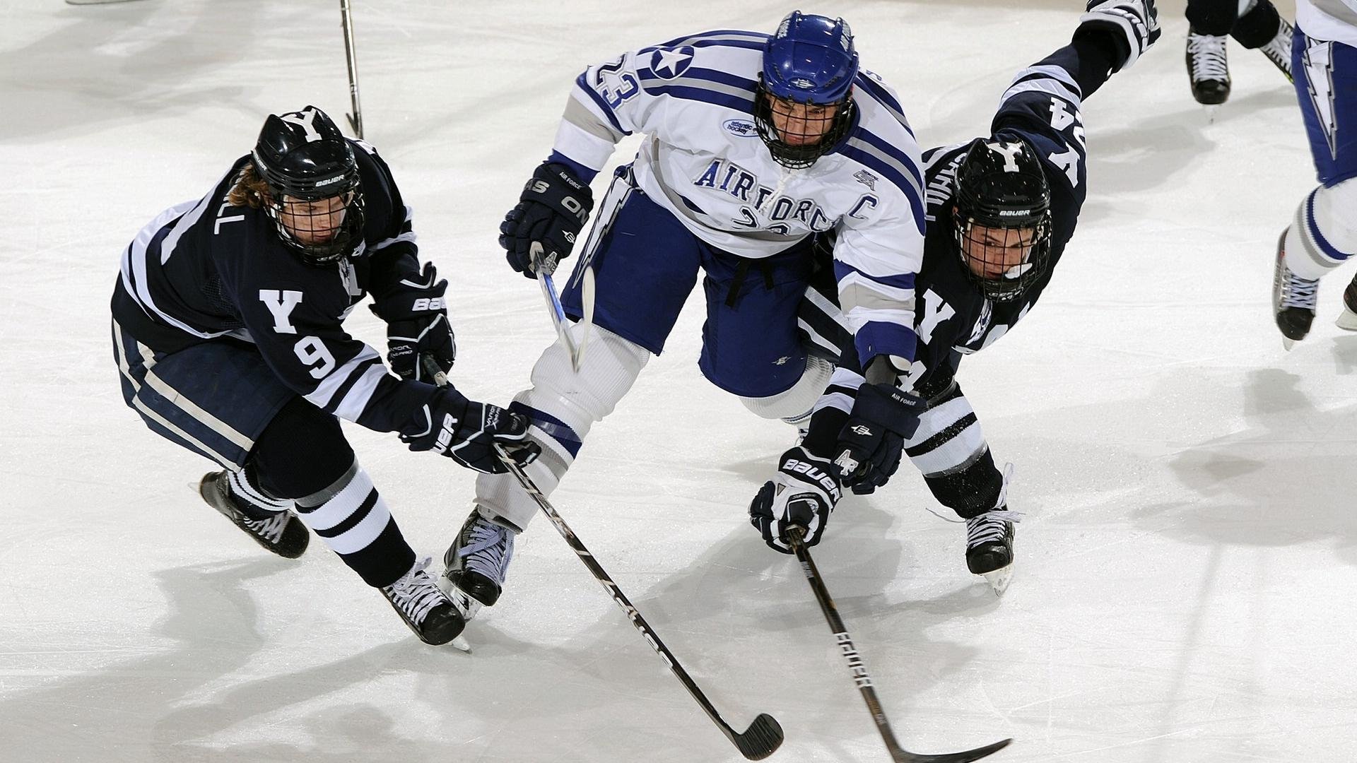 从伊比利亚到欧陆之巅，本泽马压力下的爆发与葡萄牙打穿荷兰的战术启示