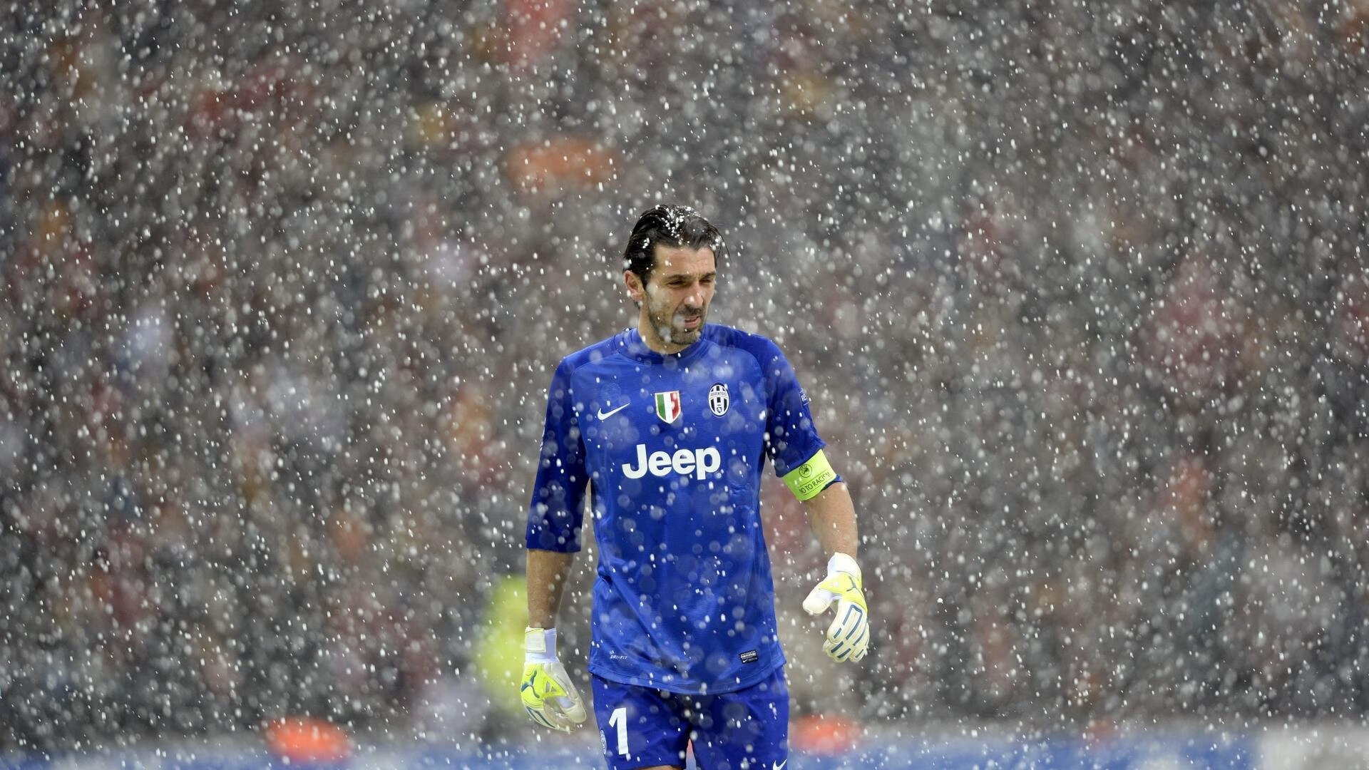 开云足球直播-绝杀时刻，克莱·汤普森化身关键先生，湖人压哨击败掘金